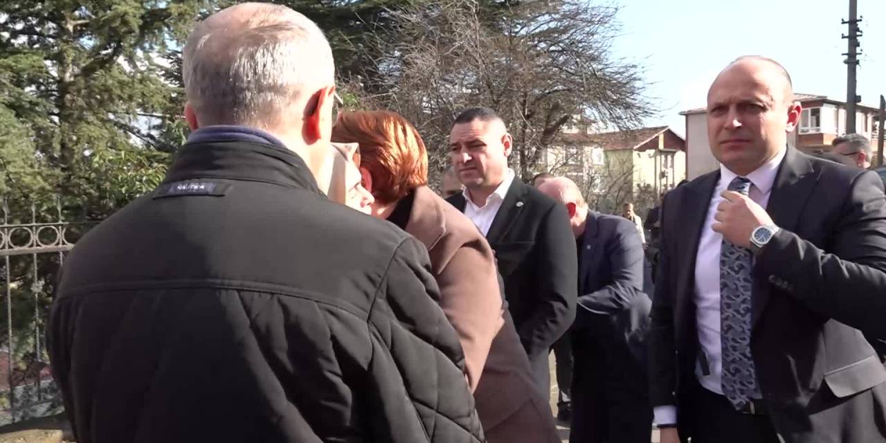 Meral Akşener, Hayatını Kaybeden Ablası Mualla Özen İçin İzmit'te Düzenlenen Cenaze Törenine Katıldı