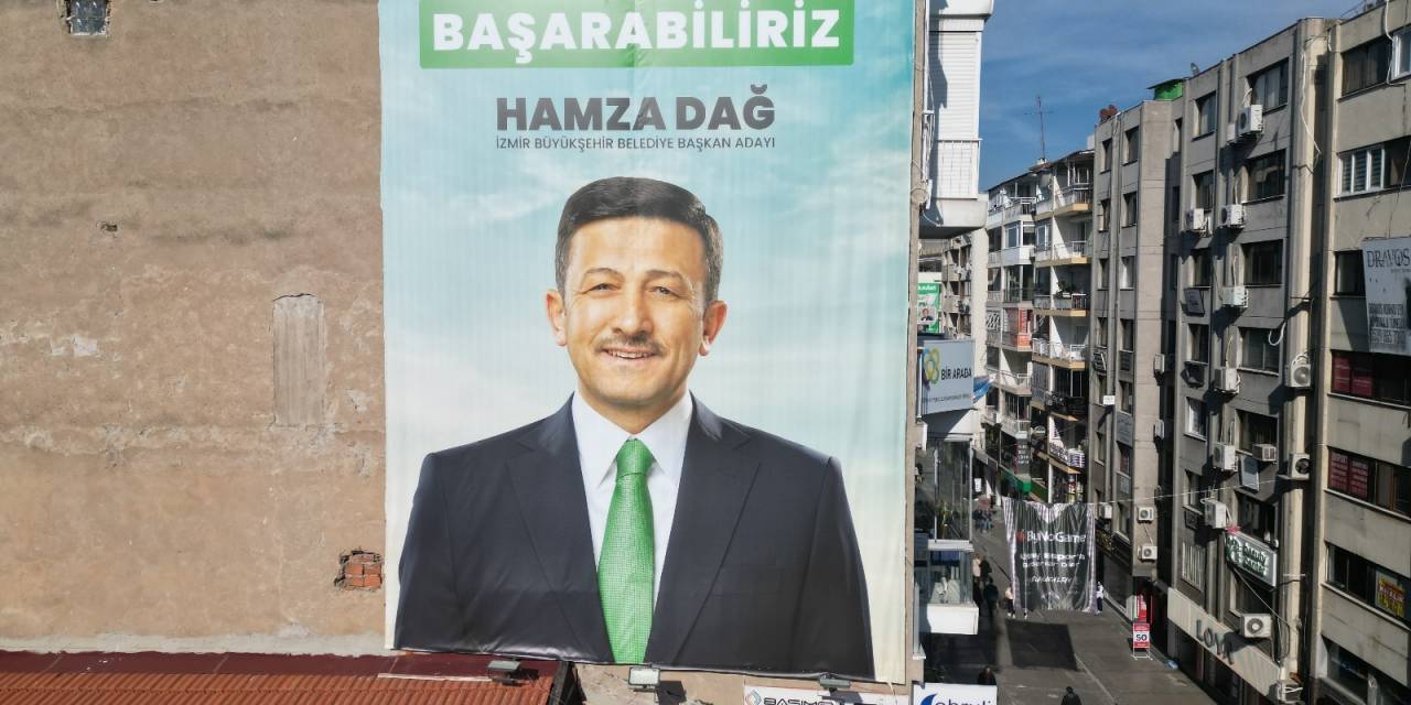 Chp İzmir'den Akp'ye Pankartlı Gönderme: “Bu Arkadaş Sizin Adayınız Mı?”