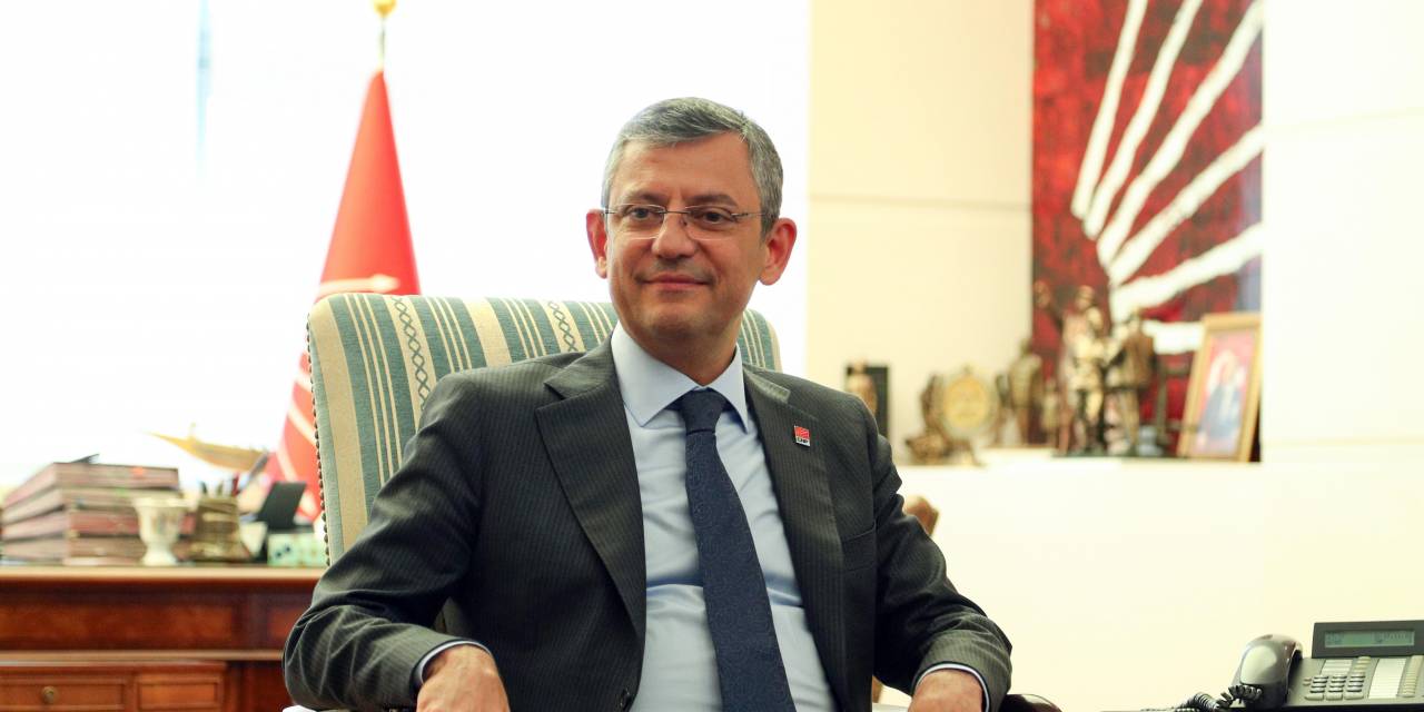 Chp Genel Başkanı Özgür Özel, Gezeravcı’nın Babasıyla Görüştü