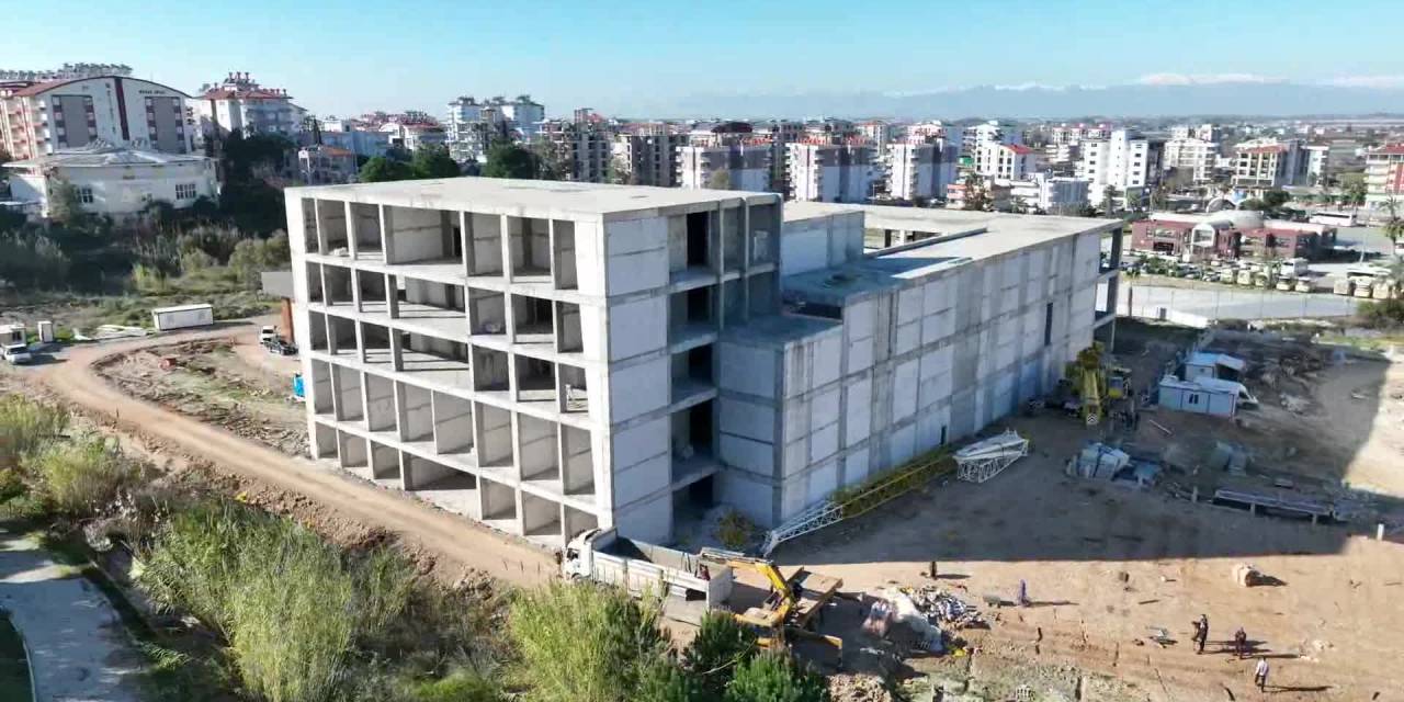 Antalya Büyükşehir Belediyesi, Serik Kongre Ve Kültür Merkezi’nin İnşaatına Devam Ediyor