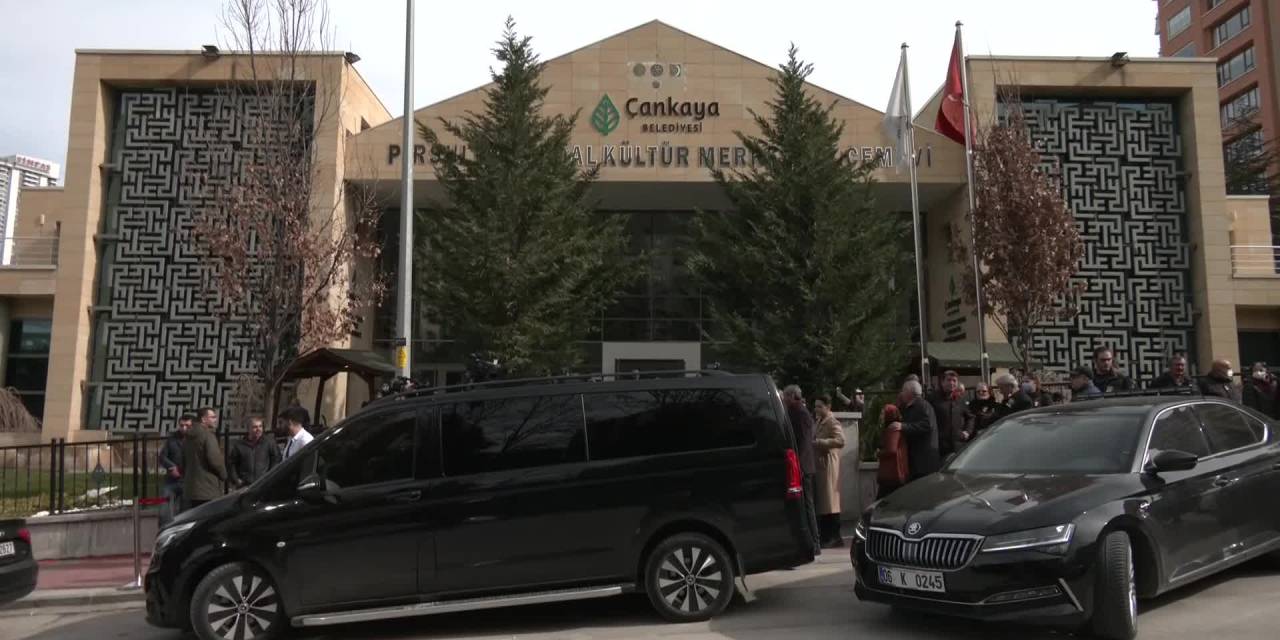 Özgür Özel, Mehmet Aslandoğan’ın Cenaze Törenine Katıldı