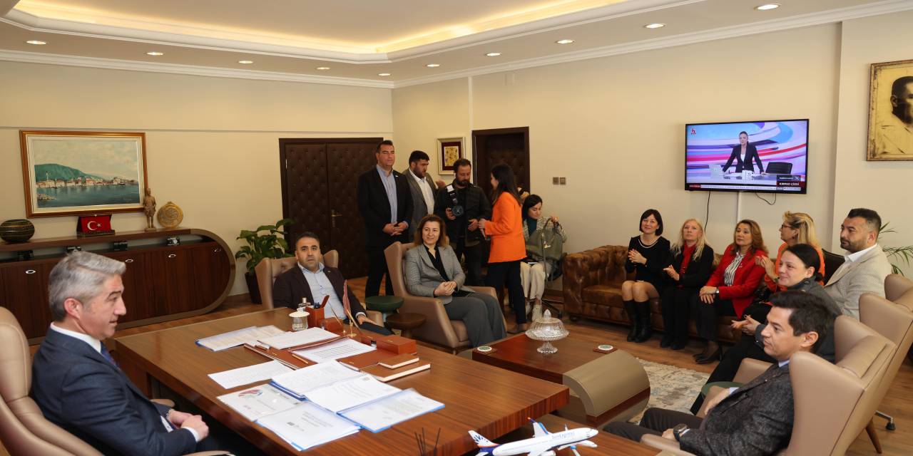 Chp Marmaris Belediye Başkan Adayı Acar Ünlü, Mevcut Başkan Mehmet Oktay'ı Ziyaret Etti