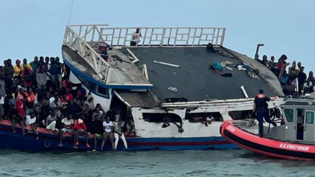 Yüzlerce Haitili göçmenle dolu tekne Florida'da karaya oturdu