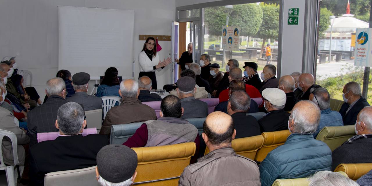 Mersin Büyükşehir Belediyesi, Emekli Eviüyelerine Yönelik Sağlık Seminerlerine Devam Ediyor