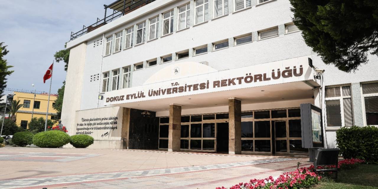 İzmir'de Eğitimcilerden İlan: "Dokuz Eylül Üniversitesi'ne Rektör Aranıyor"