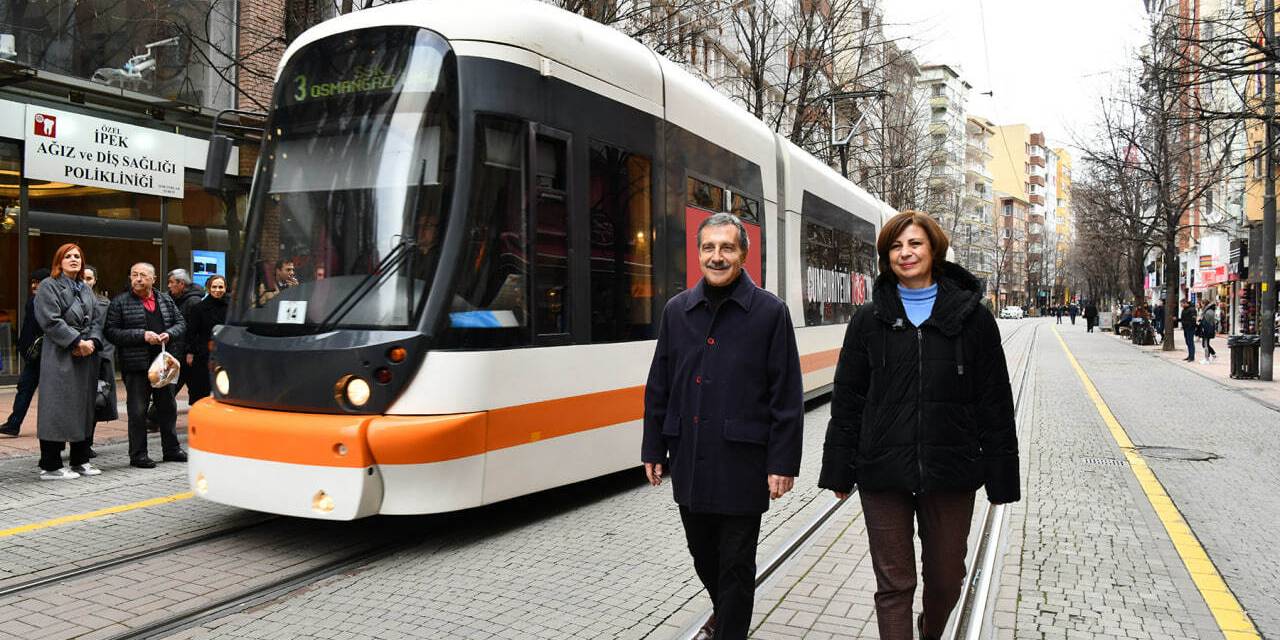 Tepebaşı Belediye Başkanı Ataç Ve Chp Eskişehir Büyükşehir Belediye Başkan Adayı Ünlüce’den Esnafa Ziyaret