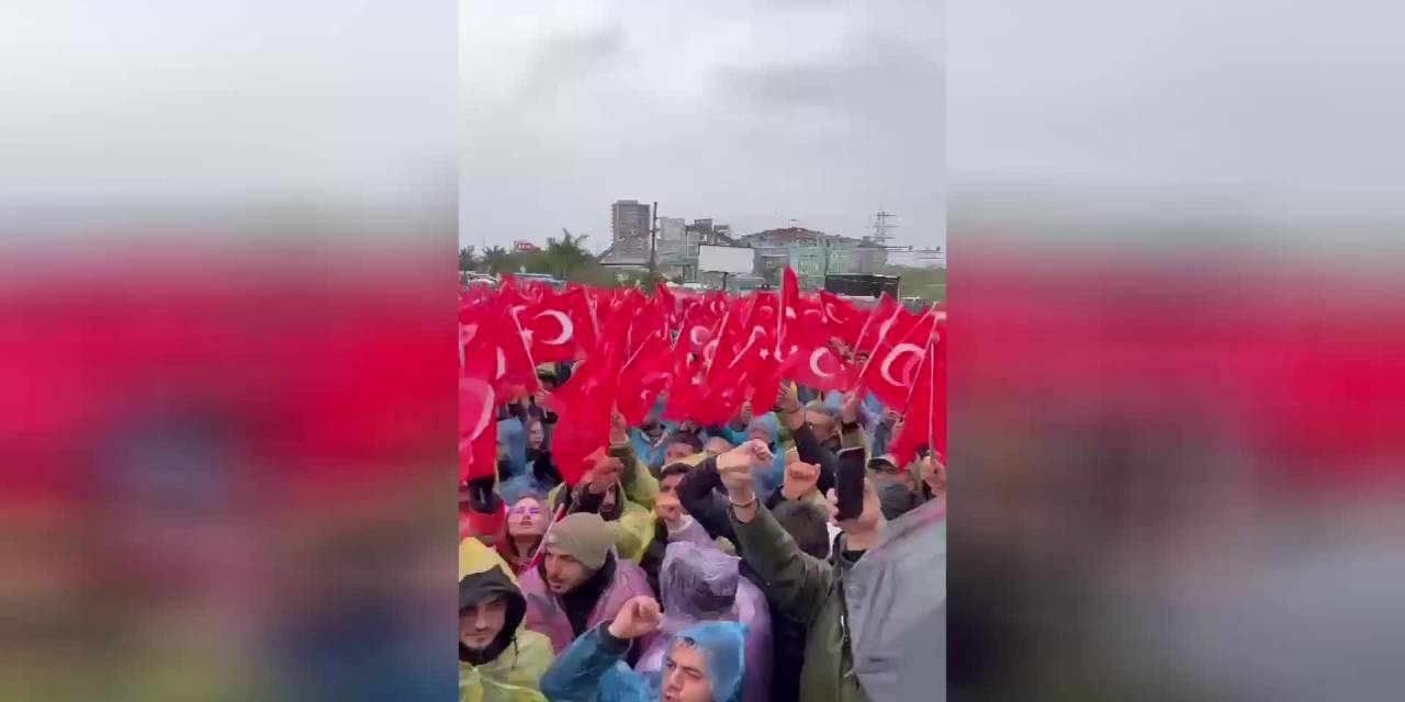 Hatay’da Vatandaşlardan Chp İl Başkanlığı Önünde Lütfü Savaş'a Destek