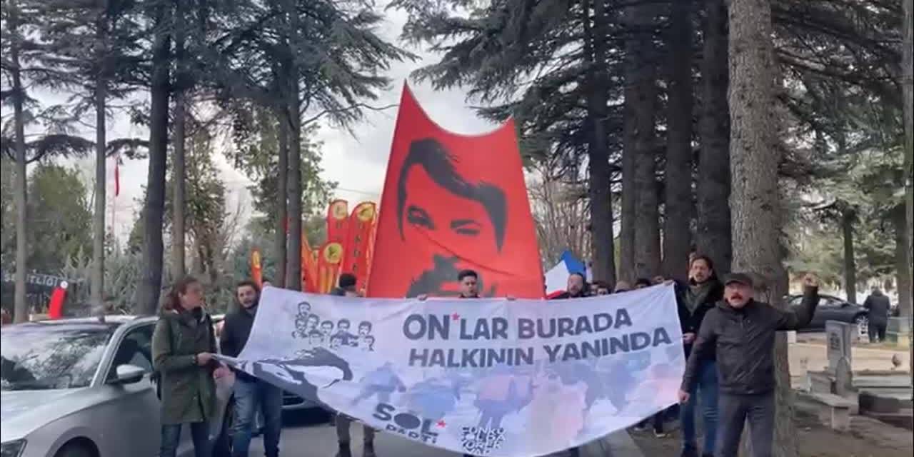 CHP VE SOL PARTİ, MAHİR ÇAYAN VE ARKADAŞLARINI 51’İNCİÖLÜM YIL DÖNÜMLERİNDE MEZARI BAŞINDA ANDI