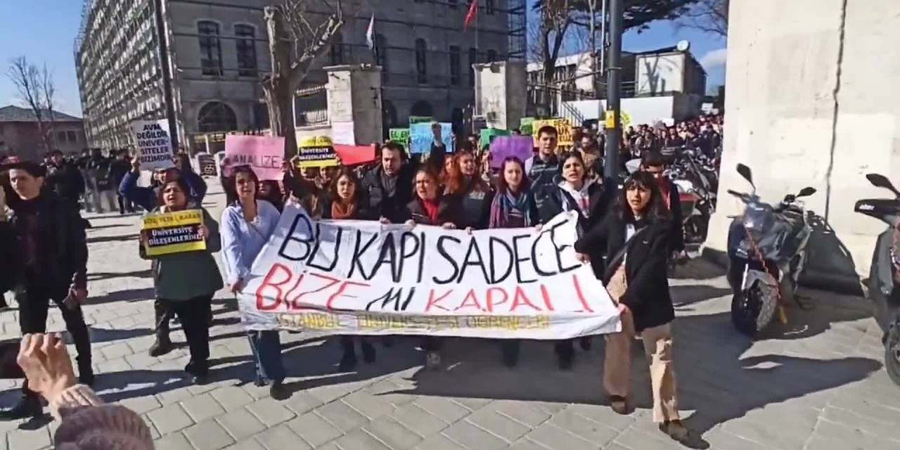 İstanbul Üniversitesiöğrencileri'nden "Müze" Tepkisi: Bu Kapı Sadece Bize Mi Kapalı?