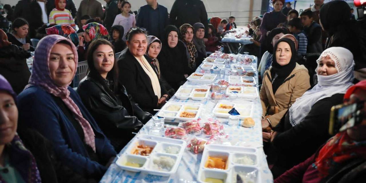 AYDIN BÜYÜKŞEHİR BELEDİYESİ, VATANDAŞLARI İFTAR SOFRALARINDA BİR ARAYA GETİRMEYE DEVAM EDİYOR