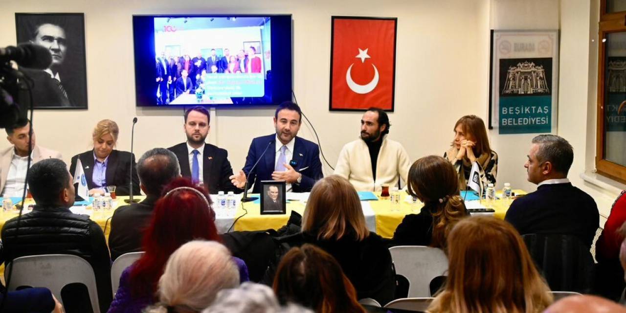 Beşiktaş Belediye Başkanı Akpolat, İlçedeki Site Sakinleriyle Bir Araya Geldi