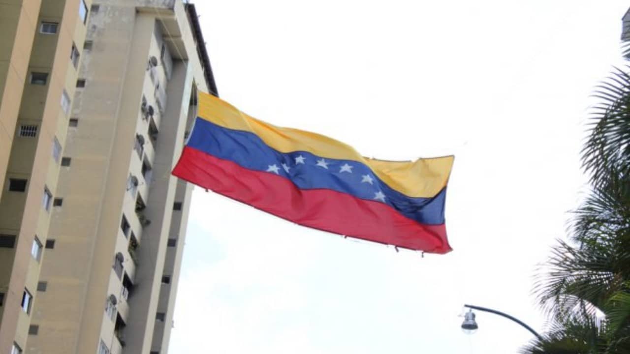 Venezuela, ABD'li yetkililerle görüştükten sonra 2 Amerikalıyı hapisten serbest bıraktı