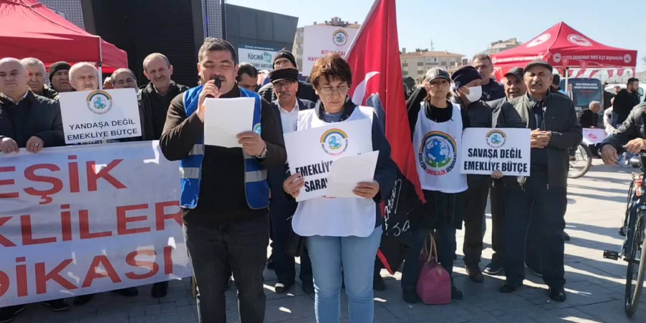 Emekliler Kartal Ve Gebze'den Seslendi: Emekliye Yaşam Hakkı Yoksa İktidara Oy Moy Yok