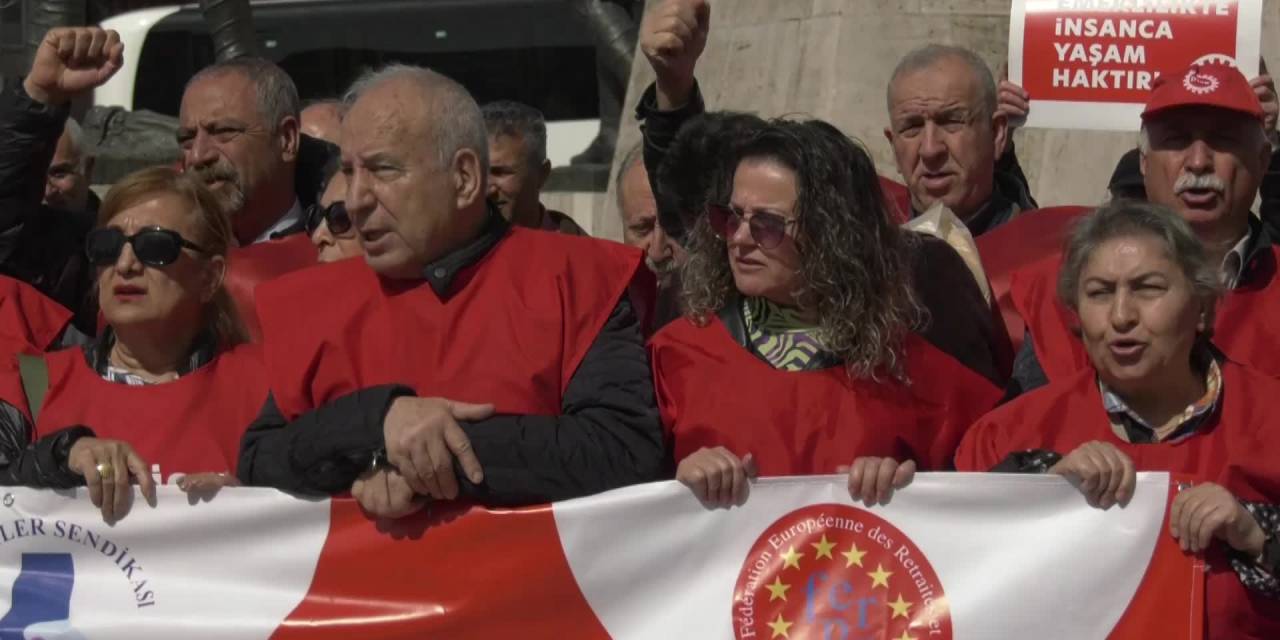 Emekliler Ulus Meydanı'ndan Seslendi: "Emeklileri Aç Bırak Ölsün. Bizi Yük Olarak Görüyorlar"