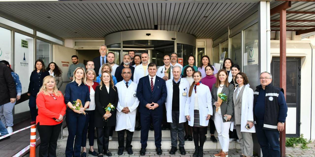 Chp İzmir Büyükşehir Belediye Başkan Adayı Cemil Tugay, Eşrefpaşa Hastanesi'nde Meslektaşlarıyla Buluştu