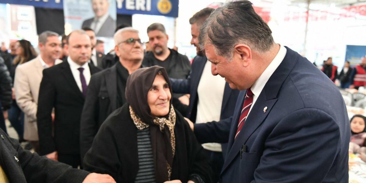 Cemil Tugay, Bucalılarla İftar Yemeğinde Buluştu:  "İzmir'de Güzel Ve Önemliişler Başarmak İstiyoruz"