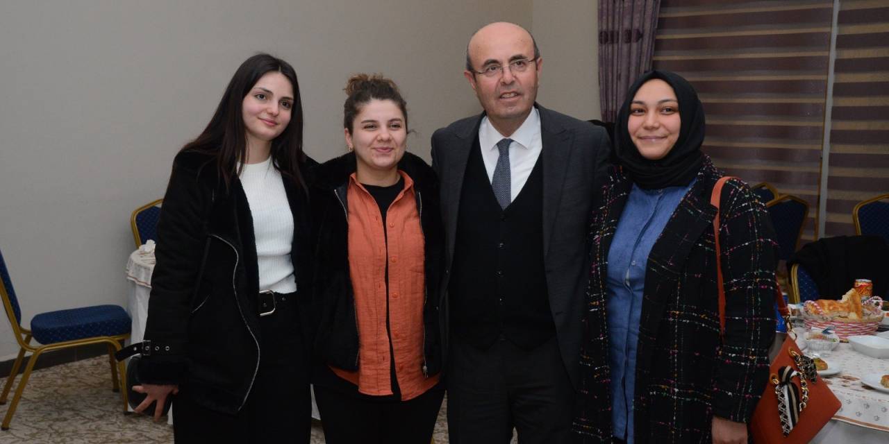 Kırşehir Belediye Başkanı Ekicioğlu, Gençlerle Buluşmaya Devam Ediyor