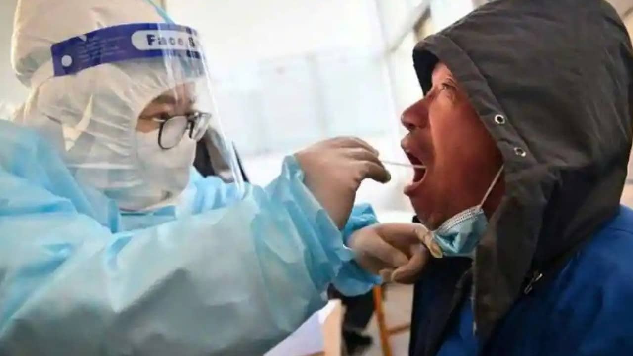 Çin, Covid vakaları arttıkça 9 milyonluk şehri kilitledi