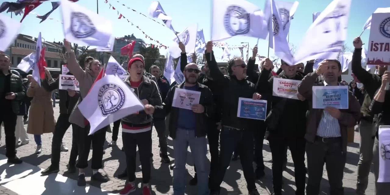 Eyt Mağdurlarından Kadıköy'de "kefenli "eylem... "Kademeyi Veren Oyumuzu Alacak"