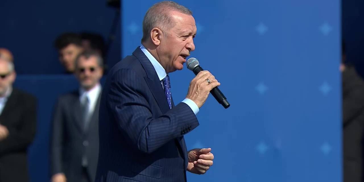 Erdoğan Yeniden Büyük İstanbul Mitinginde Beklediği Kalabalığı Bulamadı: "Biz 1,5 Milyona Alıştık"