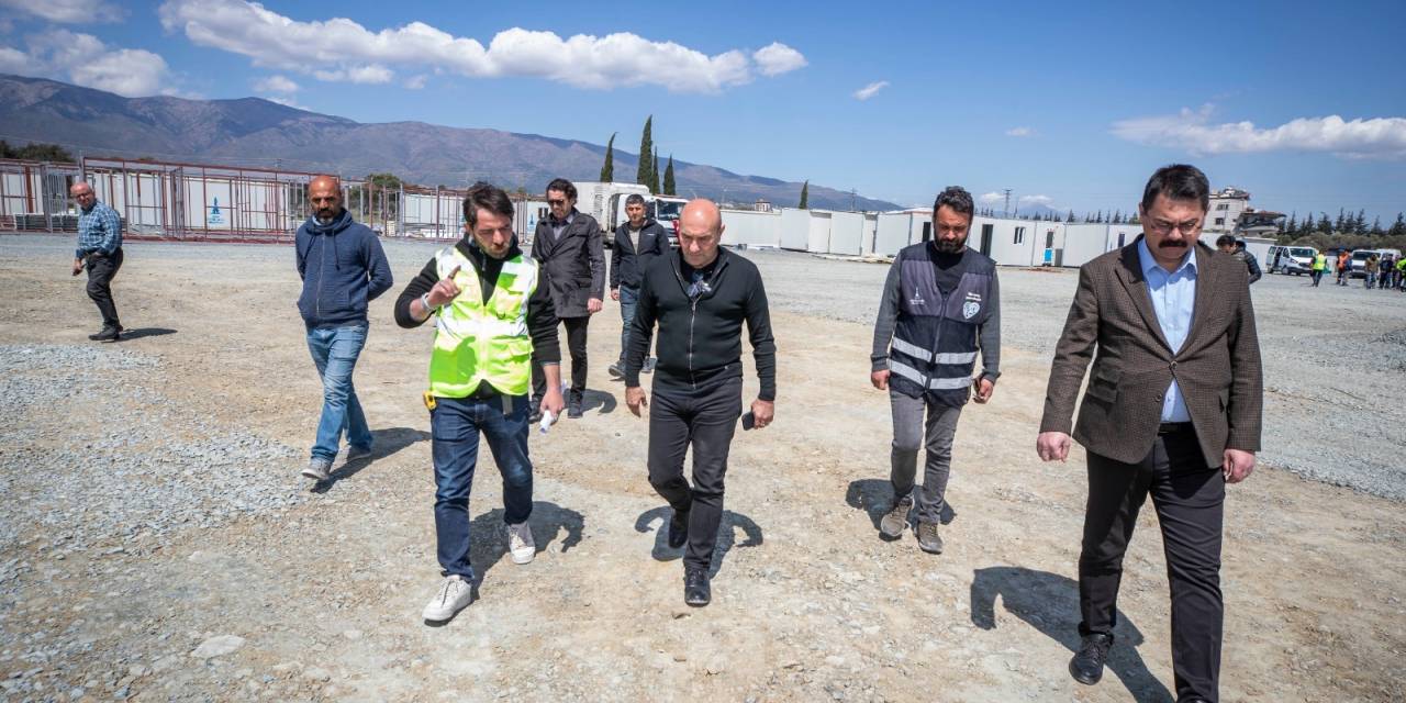 SOYER'DEN KONTEYNERLERE EŞYA DESTEĞİÇAĞRISI: “BAYRAM HEDİYESİİÇİN İZMİRLİLERİ KAMPANYAYA DAVET EDİYORUM”