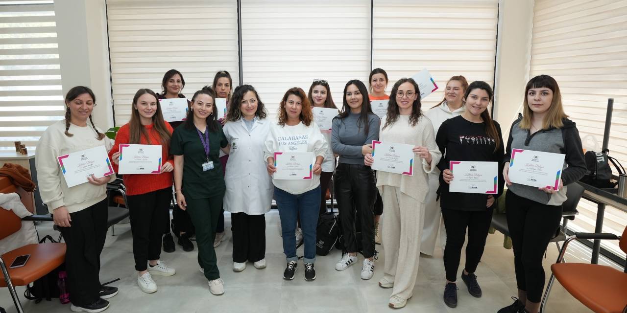 ANNE ADAYLARI, GAZİEMİR BELEDİYESİ’NİN GEBE OKULU’NDA DOĞUMA HAZIRLANIYOR