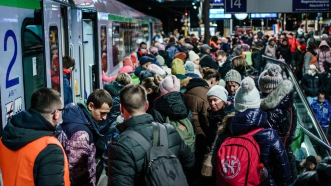 Polis, Berlin tren istasyonunda cezbeden Ukraynalı kadın mültecileri taciz konusunda uyardı