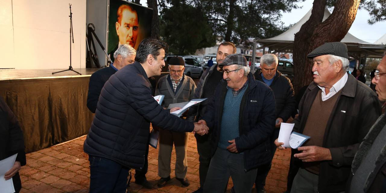 DÖŞEMEALTI YALINLI MAHALLESİ SAKİNLERİNE TAPULARI DAĞITILDI