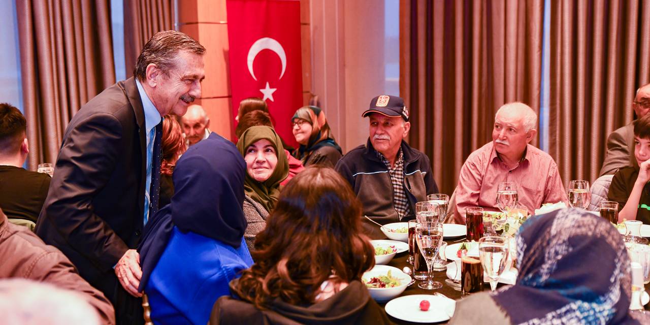 TEPEBAŞI BELEDİYE BAŞKANI ATAÇ, ŞEHİT YAKINLARI, GAZİLER VE AİLELERİYLE İFTARDA BULUŞTU