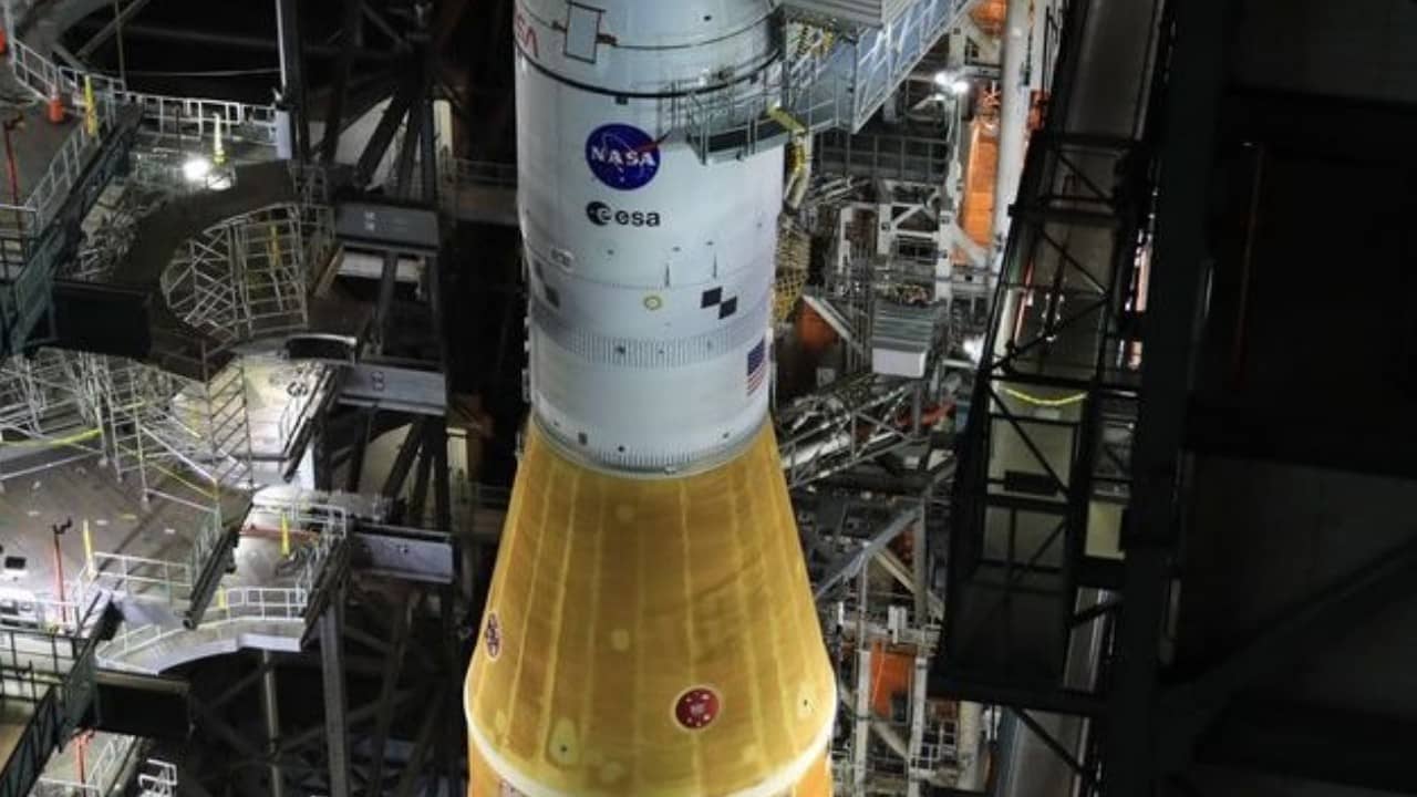 NASA dev Artemis ay roketini fırlatmaya hazırlanıyor