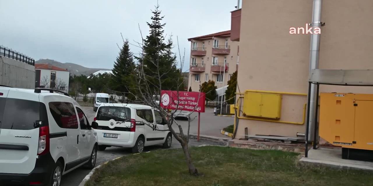 YOZGAT’IN ÇEVRECİ DEDELERİ YABANİ AĞAÇLARA MEYVE AŞILAMAYA DEVAM EDİYOR