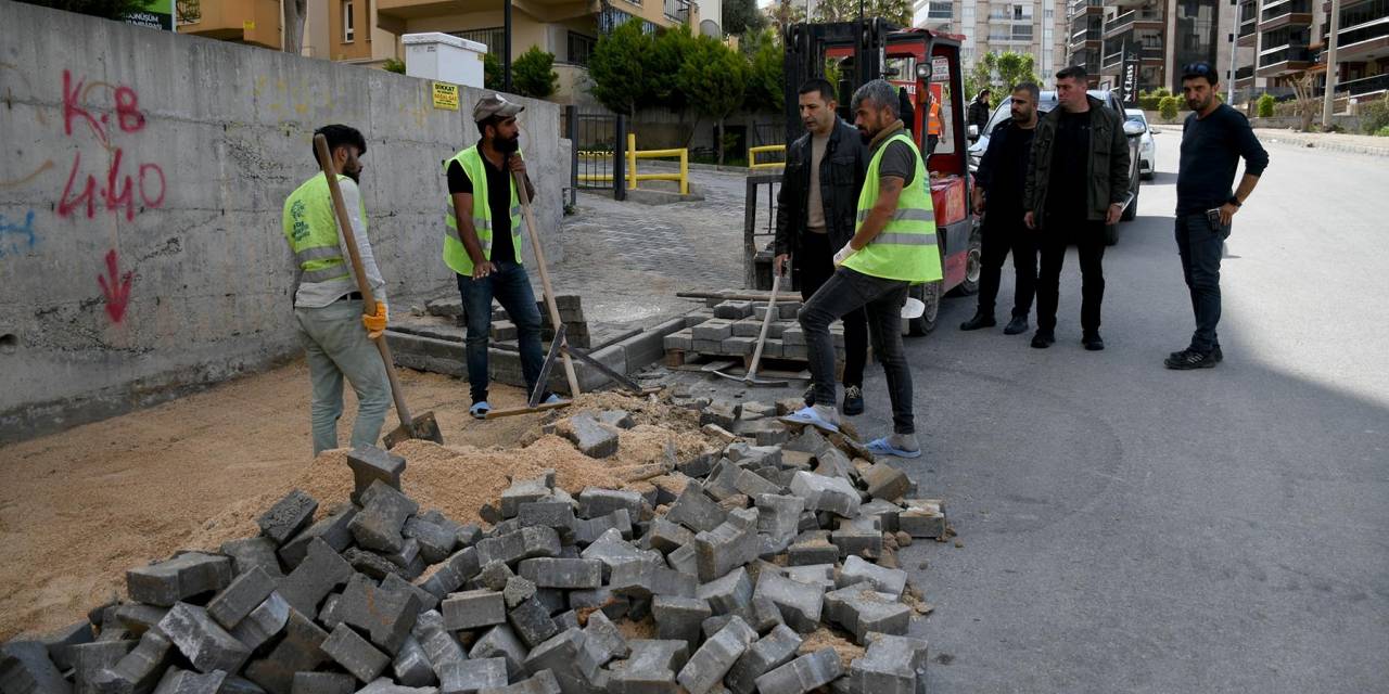 KUŞADASI BELEDİYE BAŞKANI GÜNEL, KENTTE DEVAM EDEN YOL VE PARK ÇALIŞMALARINI YERİNDE İNCELEDİ