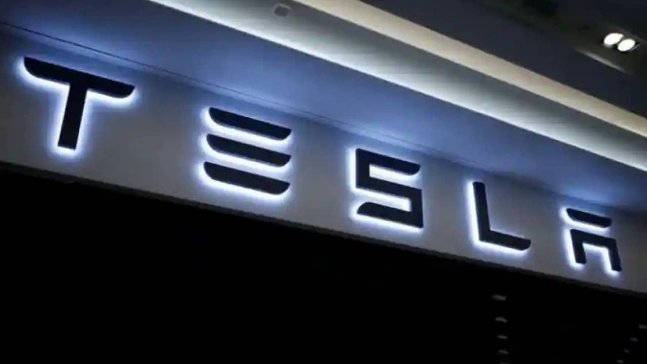 Tesla, ölümcül kazadan sonra Paris taksi şoförü tarafından dava edildi