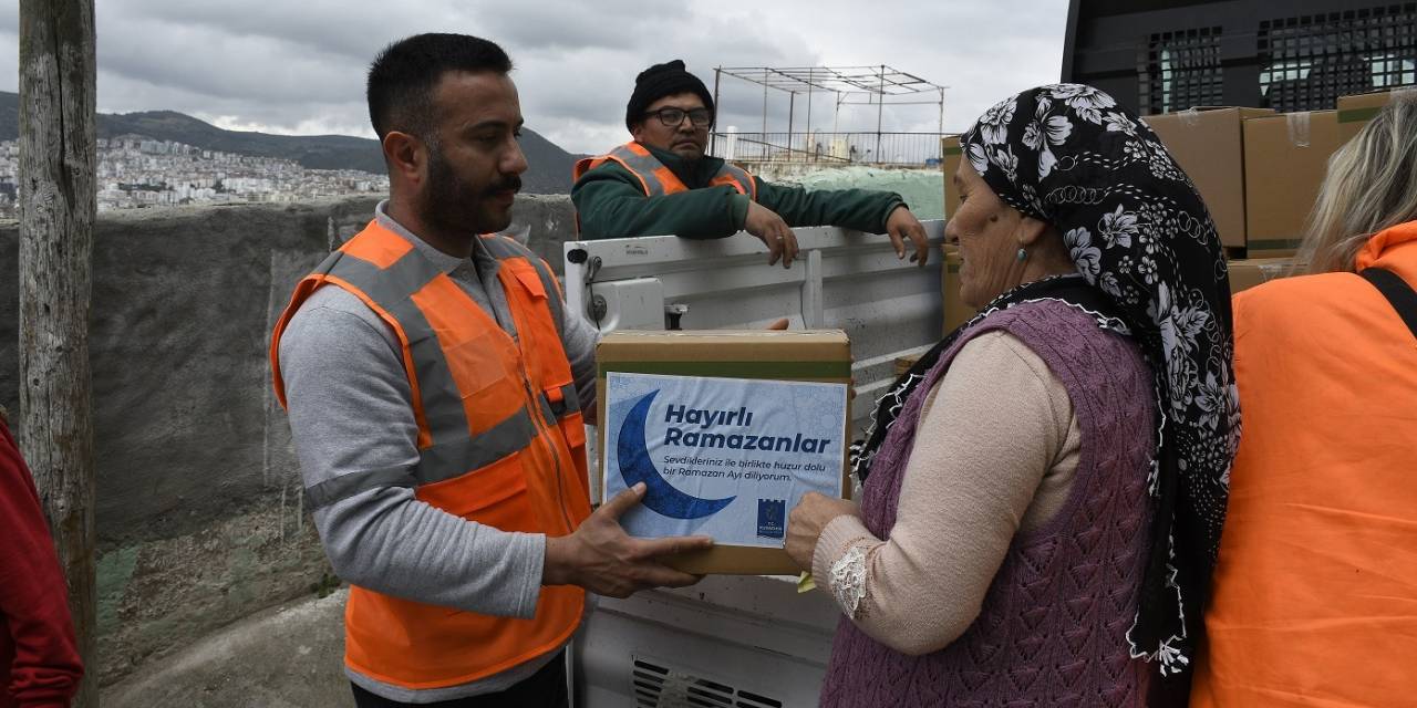 KUŞADASI BELEDİYESİ RAMAZAN AYINDA DA SOSYAL YARDIMLARINI SÜRDÜRÜYOR