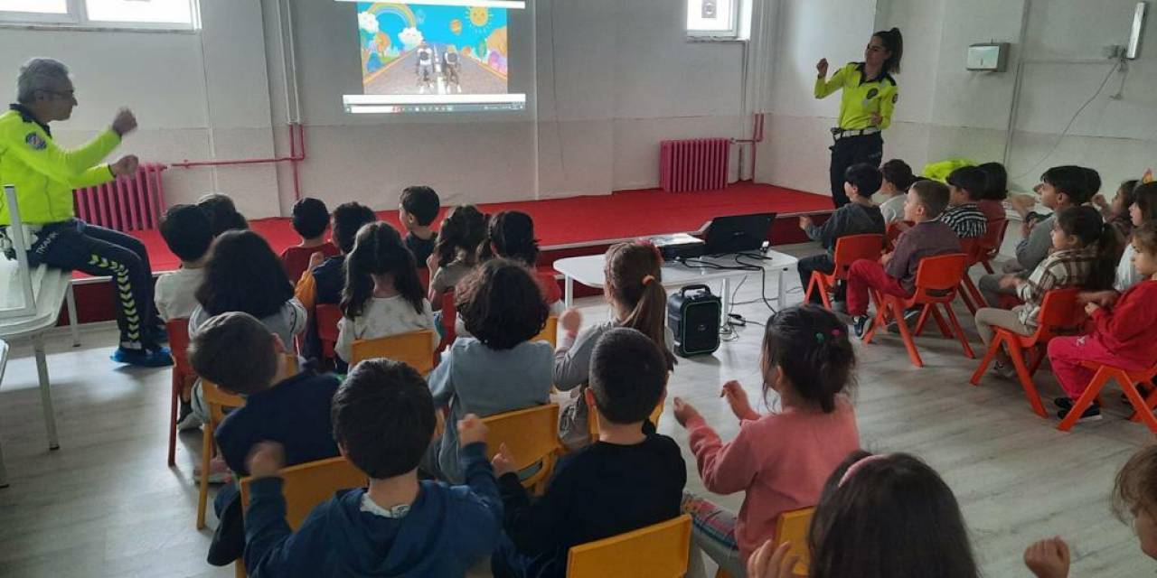 ODUNPAZARI'NDA KREŞÖĞRENCİLERİNE TRAFİK EĞİTİMİ VERİLDİ