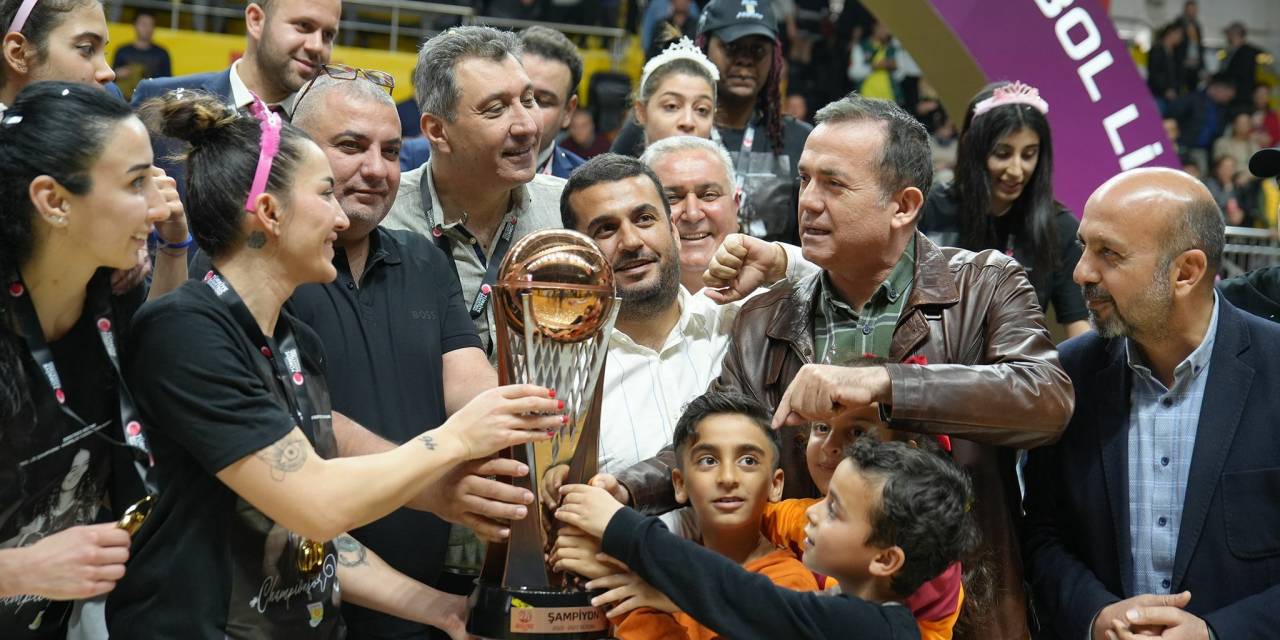 TARSUS BELEDİYESİ KADIN BASKETBOL TAKIMI, LİGİŞAMPİYON OLARAK TAMAMLADI