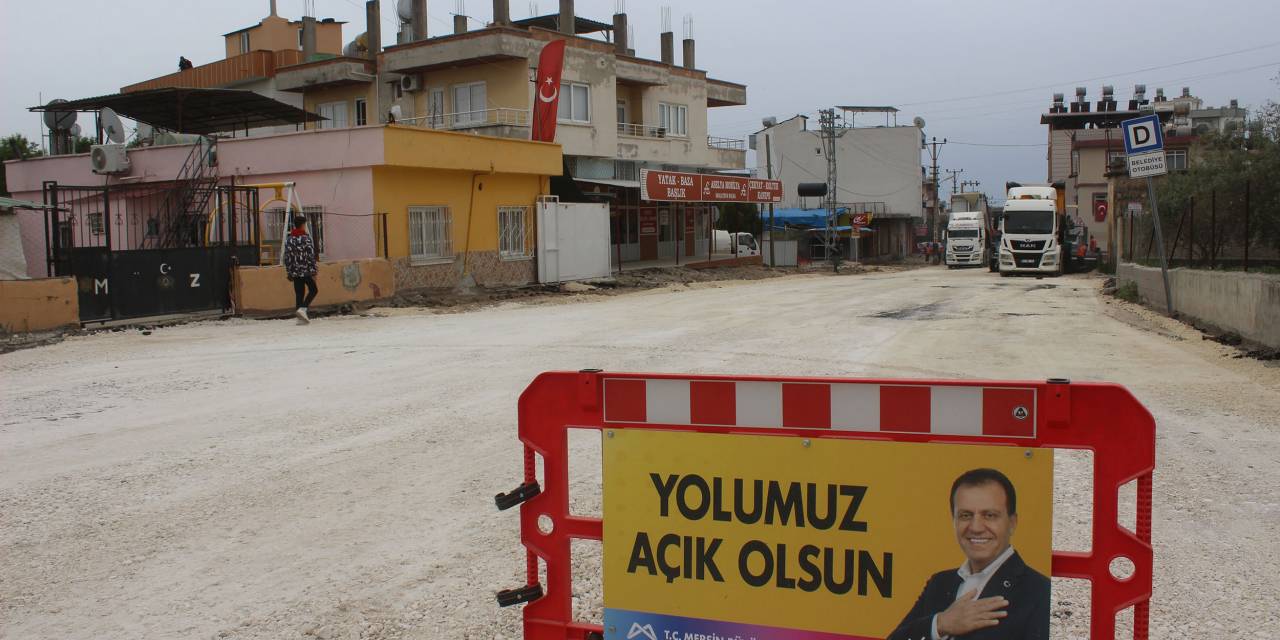 MERSİN BÜYÜKŞEHİR’İN YOL ASFALT EKİPLERİ, ÇALIŞMALARINI SÜRDÜRÜYOR