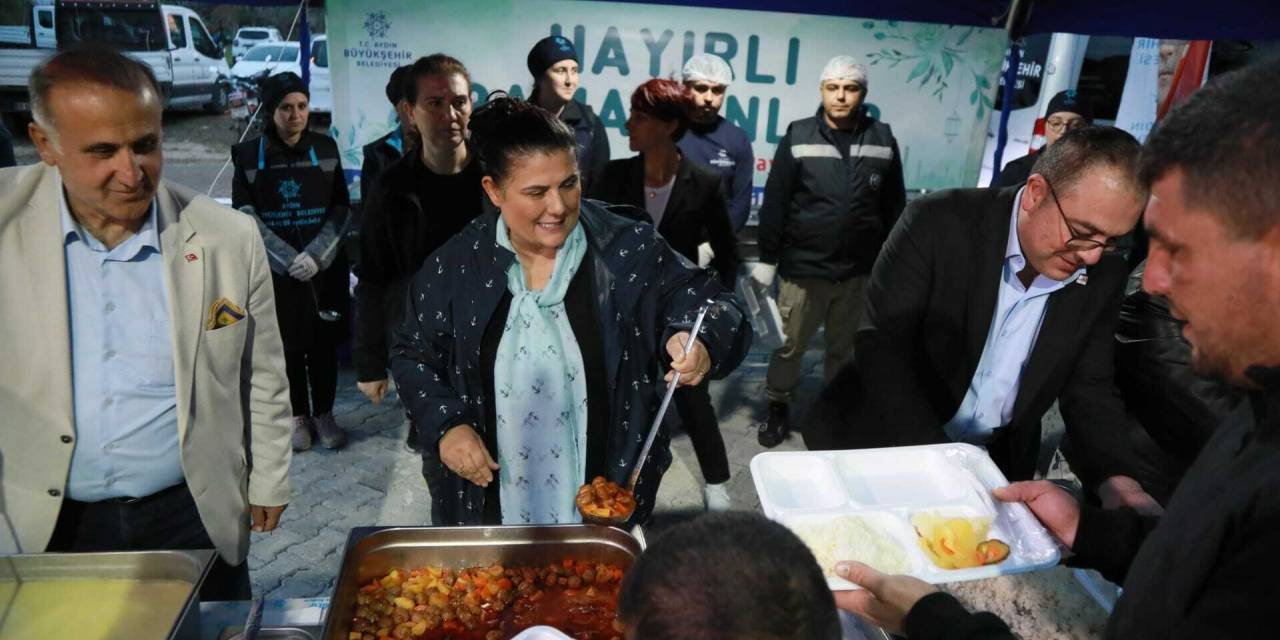 AYDINLILAR, BÜYÜKŞEHİR’İN İFTAR SOFRALARINDA BİR ARAYA GELMEYE DEVAM EDİYOR