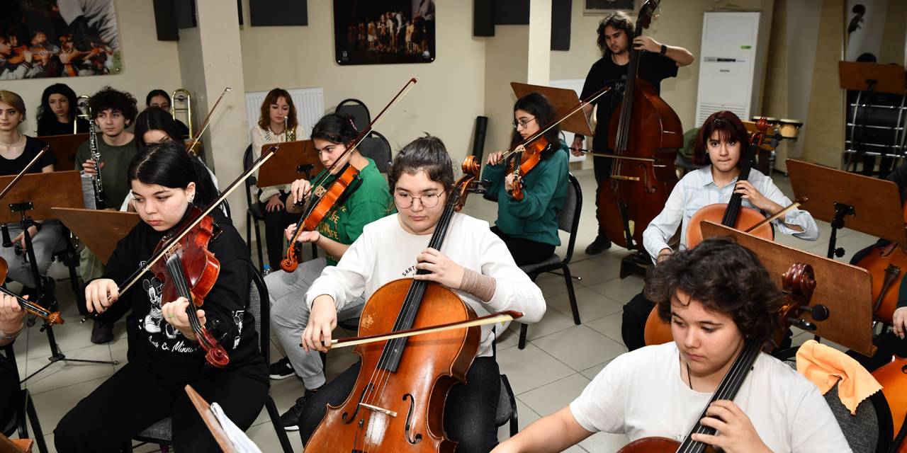 TEPEBAŞI BELEDİYESİ’NİN GENÇLİK SENFONİ ORKESTRASI BOZÜYÜKLÜLER İLE BULUŞACAK