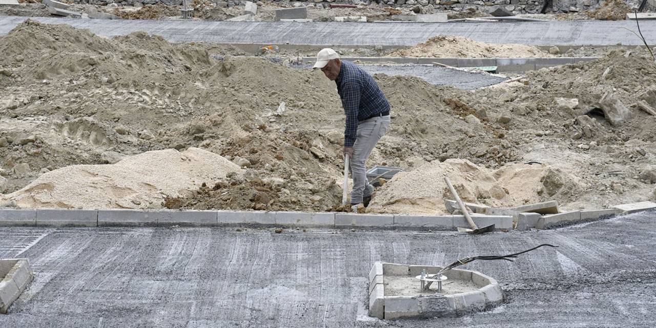 KUŞADASI BELEDİYESİ’NİN TRAFİK EĞİTİM PARKI’NDA ÇALIŞMALAR SÜRÜYOR