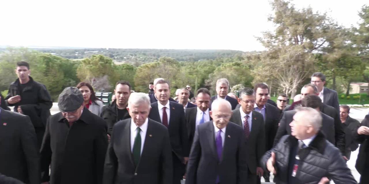 CUMHURBAŞKANI ADAYI KILIÇDAROĞLU, ÇANAKKALE ŞEHİTLİKLERİ’Nİ ZİYARET ETTİ