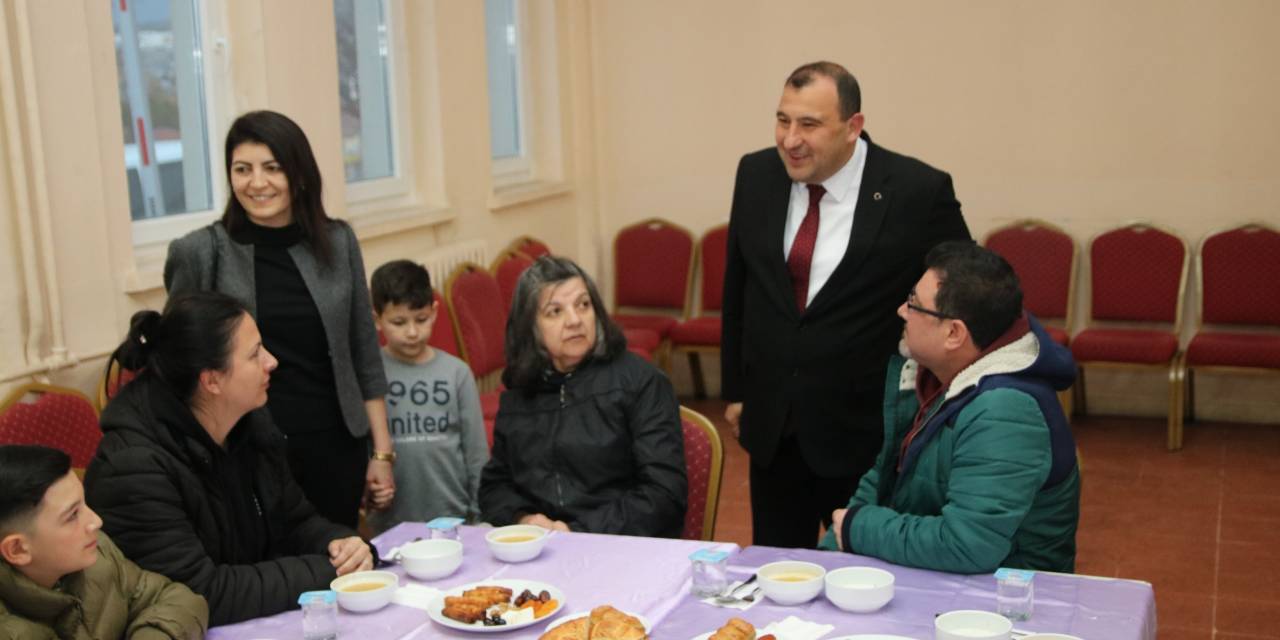 ELMADAĞ'DA ŞEHİT VE GAZİ AİLELERİİFTAR YEMEĞİNDE BİR ARAYA GELDİ