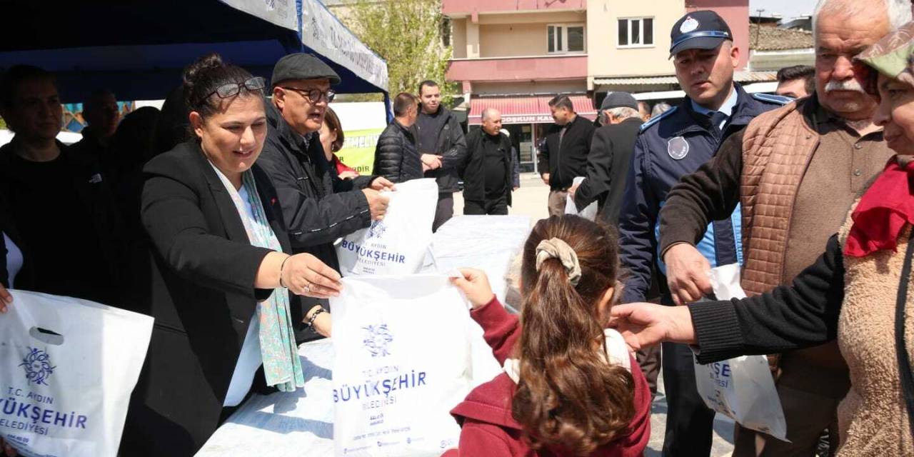 AYDIN BÜYÜKŞEHİR BELEDİYE BAŞKANI ÇERÇİOĞLU, YENİPAZAR’DA YEREL FİDE DAĞITTI