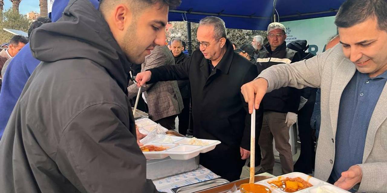 KUŞADASI BELEDİYE BAŞKANI GÜNEL, KUŞADALILARLA İFTARDA BULUŞTU