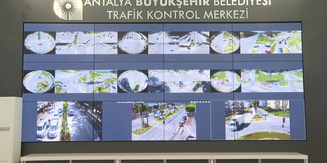 ANTALYA BÜYÜKŞEHİR KAVŞAKLARI TRAFİK KONTROL MERKEZİ’NDEN İZLEYECEK