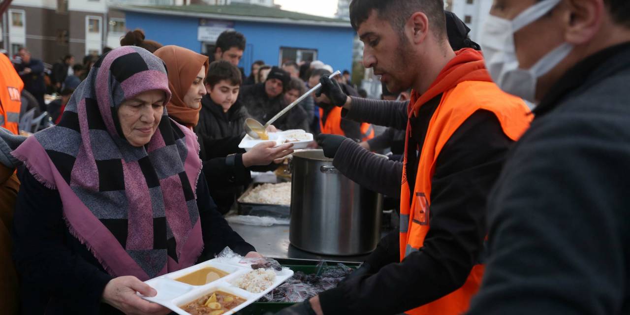 ATA MAHALLESİ SAKİNLERİ, YENİMAHALLE BELEDİYESİ’NİN İFTAR SOFRASINDA BULUŞTU