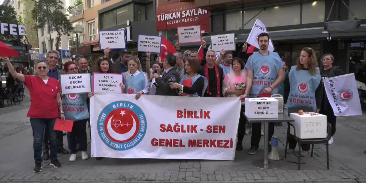 İZMİR'DE MEMURLARDAN SEMBOLİK PROTESTO: GELİN VE DAMADA ALTIN YERİNE SOĞAN TAKTILAR