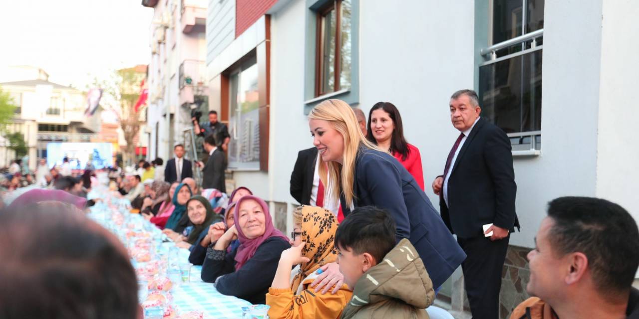 MERKEZEFENDİ'DE BİNLERCE KİŞİ ORUCUNU AKKONAK MAHALLESİ'NDE AÇTI