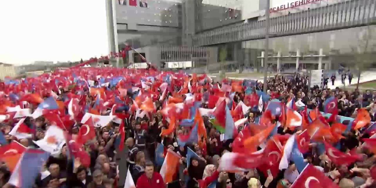 ERDOĞAN: “ONLAR NE KADAR KÜRT İSE BİZ O KADAR TÜRK’ÜZ… BİZDE AYRIM YOK. BİZDE BÖLÜCÜLÜK YOK”