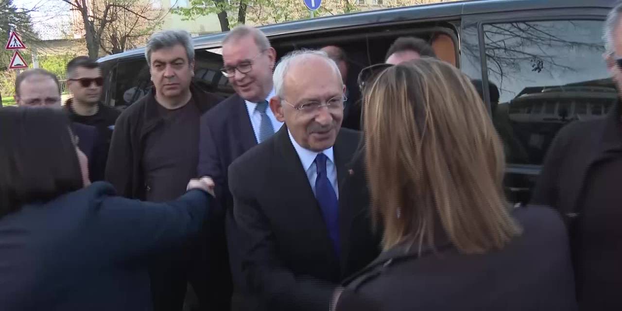 KILIÇDAROĞLU, BULGARİSTAN’DA NAİM SÜLEYMANOĞLU, NURİ ADALI VE MESTANLI ŞEHİTLER ANITLARINI ZİYARET ETTİ